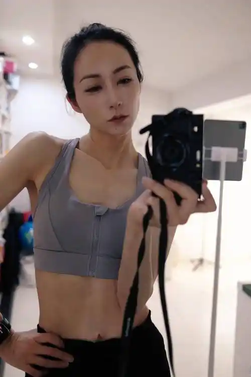 41岁韩雪近照颜值翻车p图太过被网友调侃太瘦看起来尖嘴猴腮