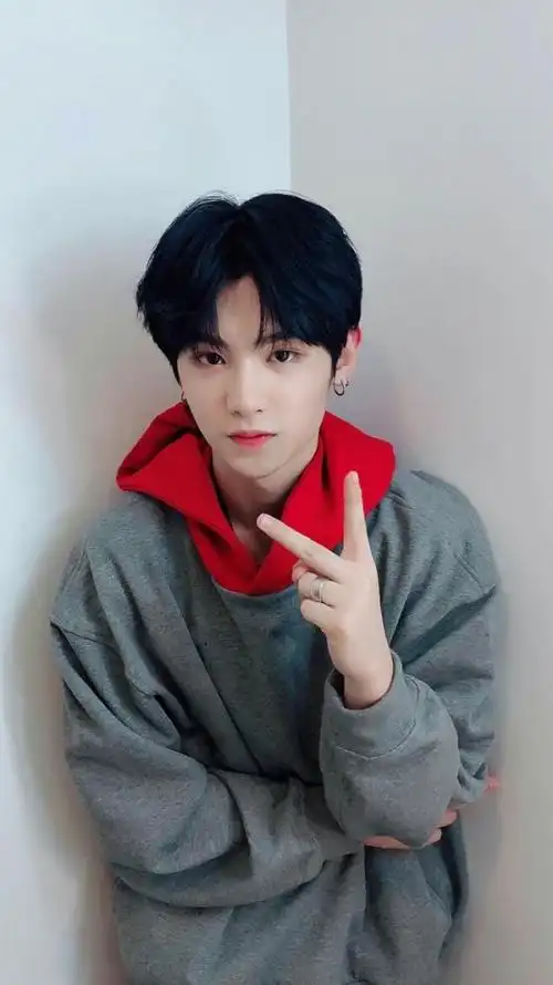 justin黄明昊高清美颜图片你们的小可爱上线了