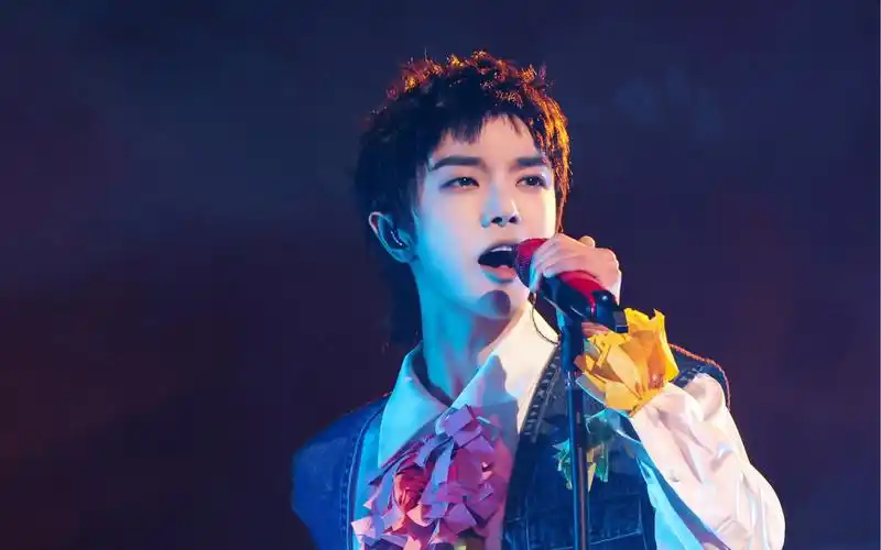 【华晨宇|舞台】再唱《点燃银河尽头的篝火》(2023)