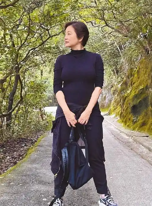 林青霞近照!66岁了!女神终究还是老了_岁月_时候_照片