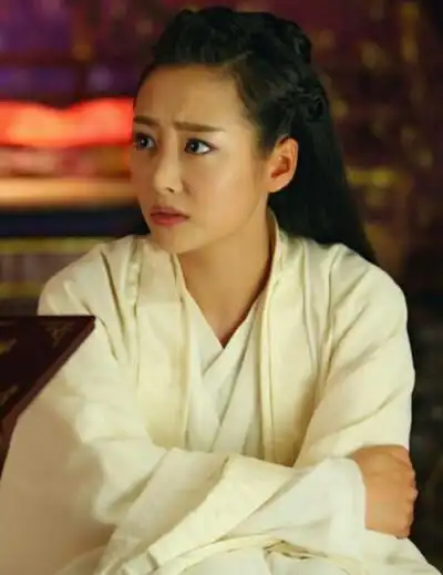 李纯 饰 霓漫天