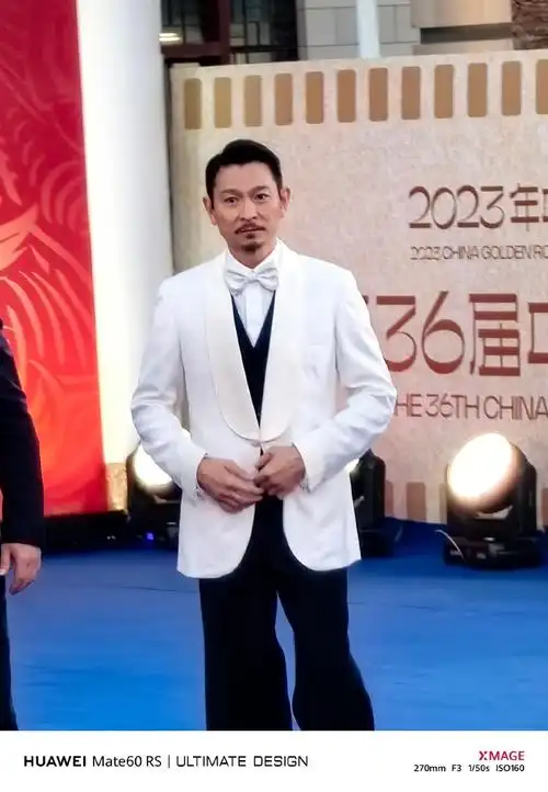 刘德华白西装好帅##吴京刘德华比了个大心