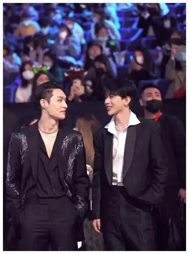 张艺兴,蔡徐坤再次同框,颜值依然是铁打的