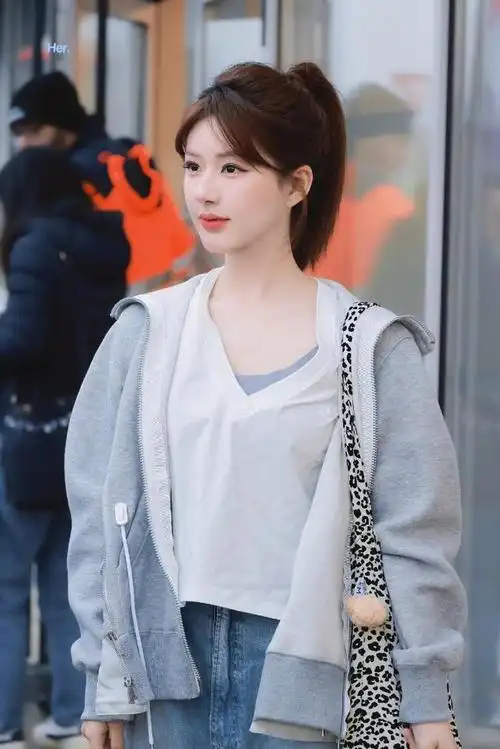 赵露思法国当奥运火炬手!开跑前喊话也太可爱!全英文受访!