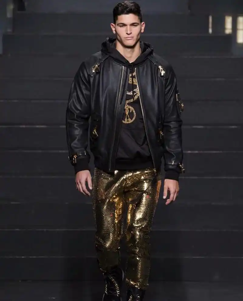 完成学业重新复出黄金身材比例的小狼男模狗能否通过时尚的重新洗牌