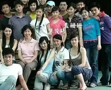 杨幂和张小斐居然是大学同学, 爆笑合影曝光!_成长_时光_经历