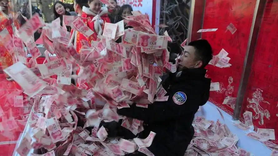 神吐槽:满天钞票飞?你怕是吃着菌儿了!