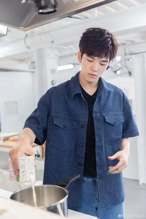 仝卓为什么总上快本资源那么好 他为什么叫人工卓,阿童木