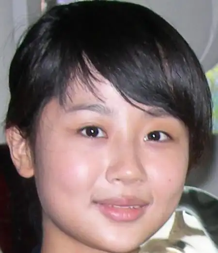 展开全部 我觉得是中等 这个是杨紫不化妆的时候 向左转  向右转