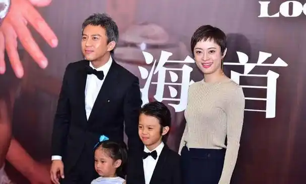 邓超患抑郁症或因电影亏3亿?其隔26天晒照疑回应,孙俪也发文