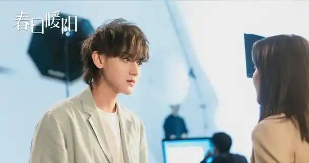 女顶流耍大牌炒绯闻读数字黄子韬新剧影射了多少内娱乱象