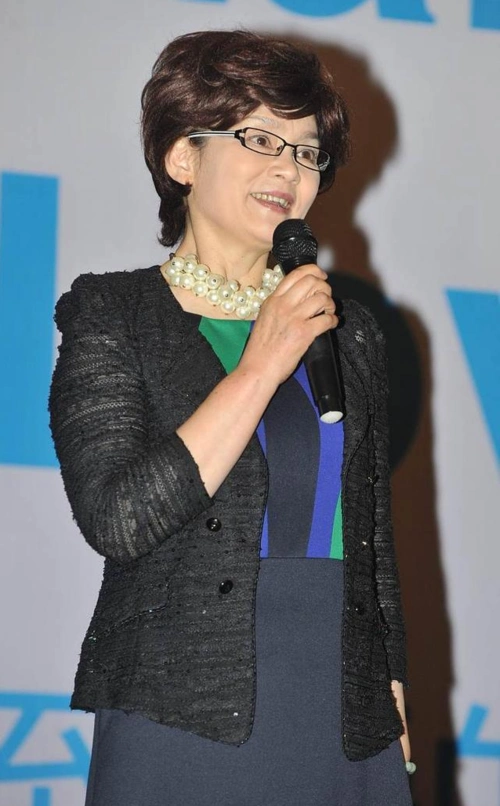 快70岁的潘虹状态太真实素颜上台都显精致老艺术家气质真难得