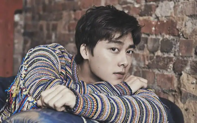 李易峰红秀杂志封面图片桌面壁纸高清大图预览1920x1200_大陆明星下载