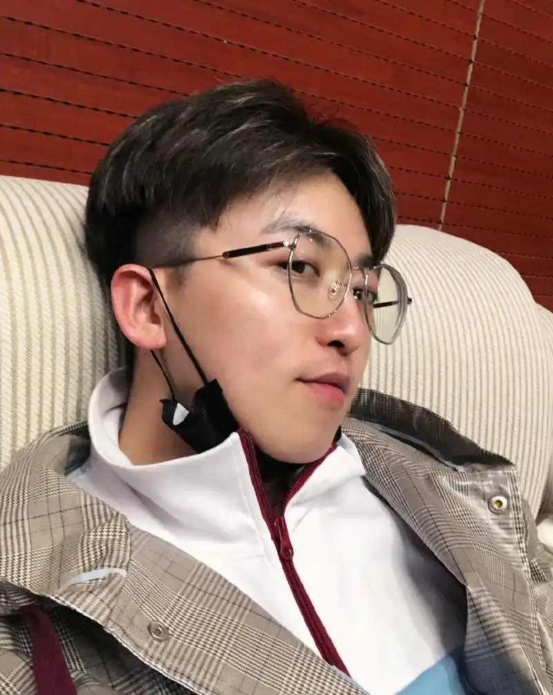 姚译添导演退出《奔跑吧》只因打造新综艺《各位游客请注意》接档