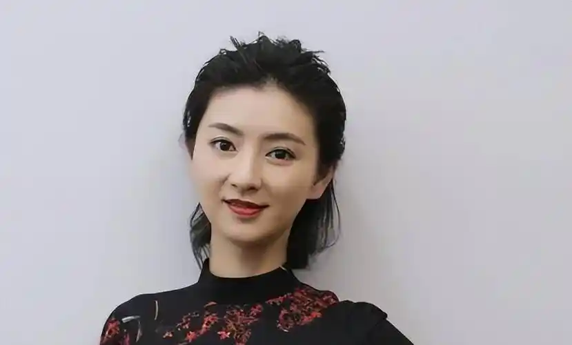 原创眉姐姐斓曦与老公结婚10年恩爱至今如今38岁低调生活