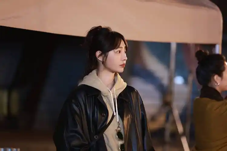 明明看似都是基础款的衣服,为何白百何总能穿出新意来呢?