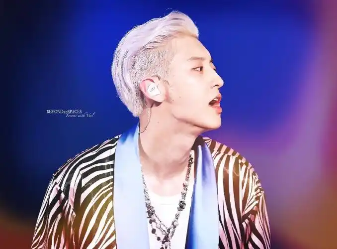 朴灿烈#90#朴灿烈拼接壁纸#朴灿烈银发侧剃的神@real__pcyyyyy