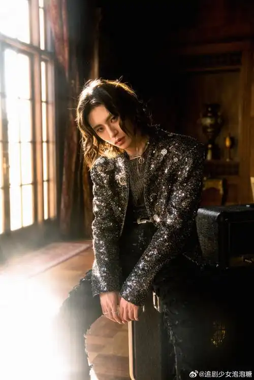 小鬼亮片外套#小鬼新歌《good life》mv花絮照亮片外套透视t恤,朋克