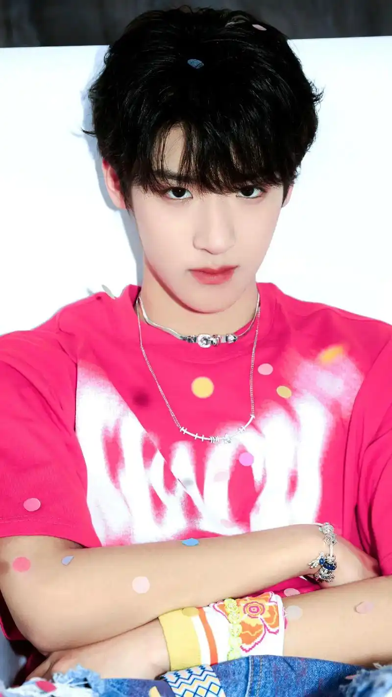 存档张峻豪的近期帅照.#tf三代 #张峻豪 #追星 #我的追 - 抖音