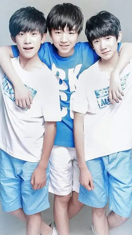tfboys成立八周年,三小只从青涩到成熟蜕变,我看了却很心疼!