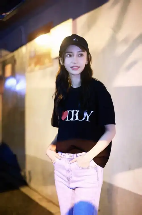 angelababy超话#杨颖#【2021-07-31剧组下班】新鲜下班图已送达94