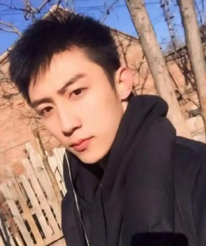 一些早期自拍#黄景瑜 #生图 - 抖音