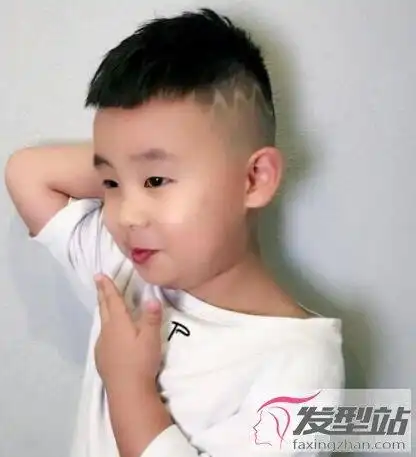 小男孩短发铲两边 干练酷炫从小帅到大--sms580