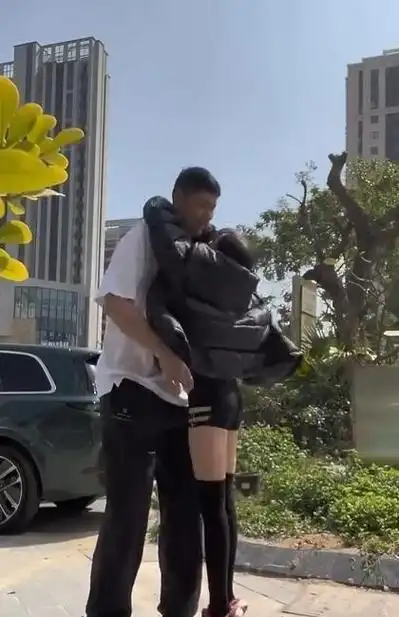 李月汝分手后走上巅峰前男友却醉入温柔乡新女友身高差55厘米