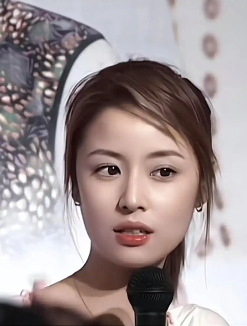 林心如年轻时期是我觉得娱乐圈最美的女明星[可怜]绝对是纯天然的没有