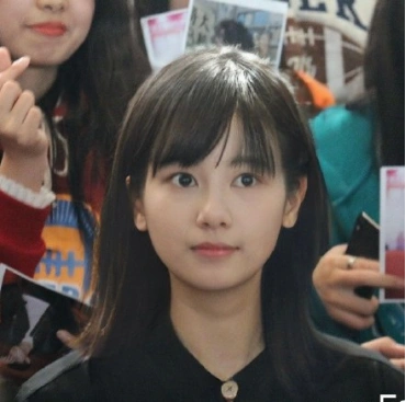 不输女明星的男扮女装,胡先煦长发甜美如校花