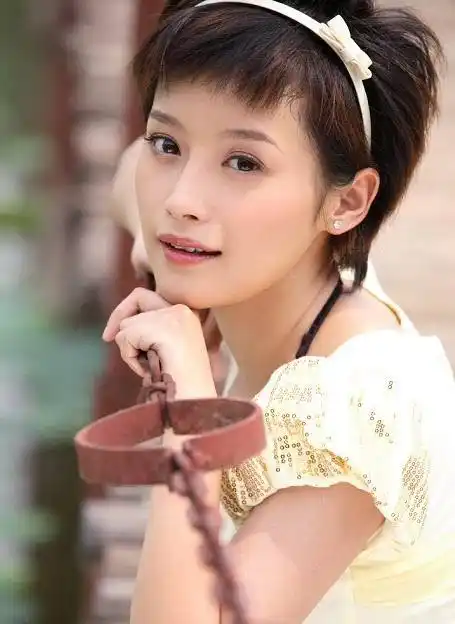 瑛子:法律系学生改走艺术路 新剧演小朋克(图)