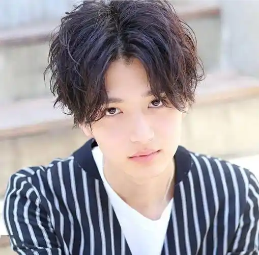 发型欣赏——2020时尚男士烫发