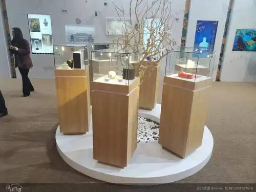 囤起来44个产品展示柜设计灵感图库