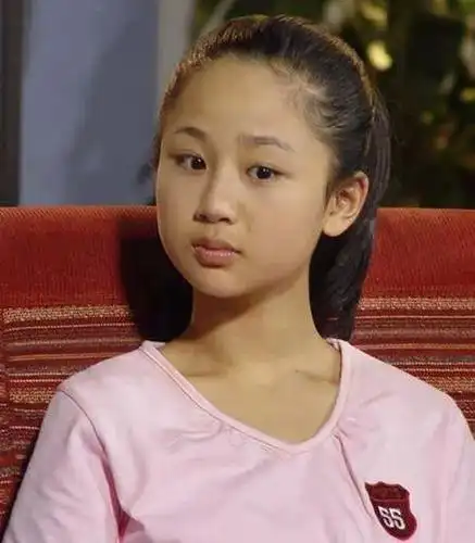 杨紫妈妈年轻时多漂亮,看完就明白,难怪杨紫不承认自己整容