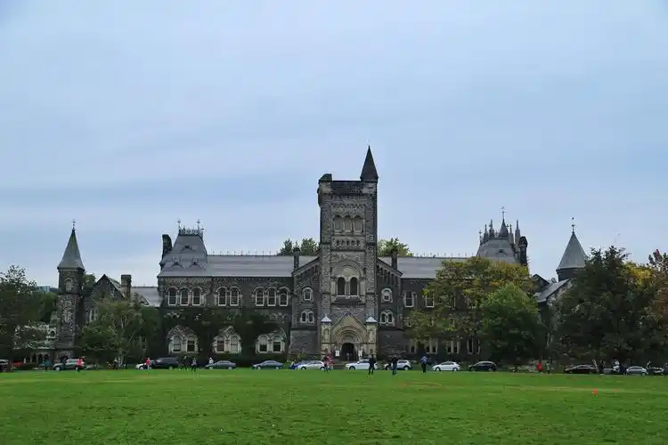 2019多伦多大学游玩攻略,校区位于多伦多市中心,美丽.【去哪儿攻略】