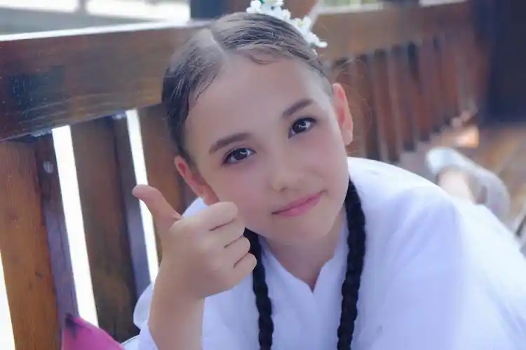 p>宋梓欣,中美混血女孩,2010年1月26日出生于广东中山.