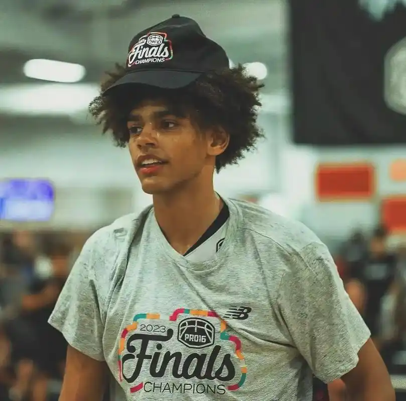 美国高中生帅哥黑皮肤