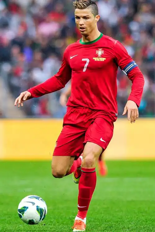 葡萄牙足球明星c罗iphone苹果手机壁纸