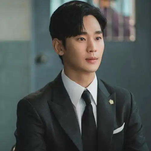 金秀贤超话#金秀贤眼泪女王#  goldmedalist更金秀贤《眼泪女王》剧照