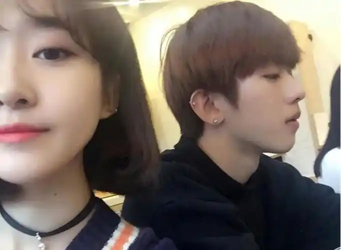 蔡徐坤邵夏恋情曝光刚出道就恋爱的爱豆要凉凉