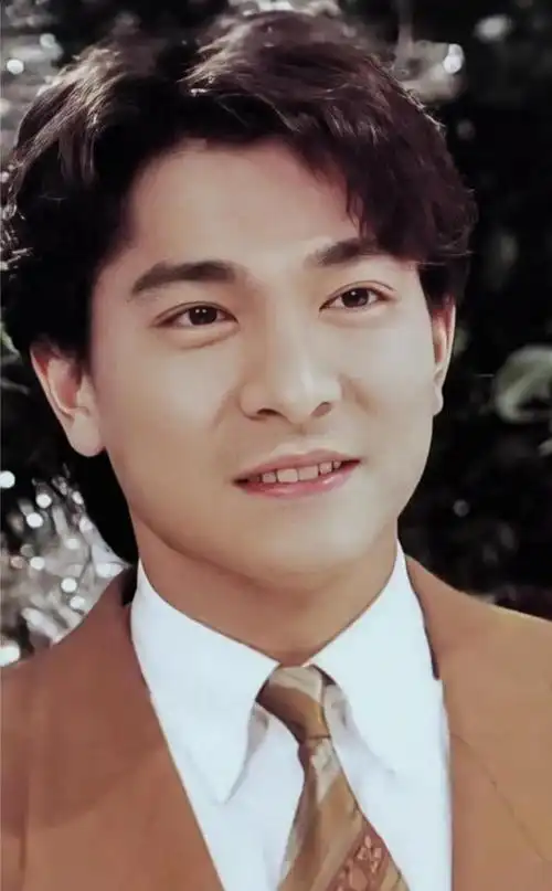 刘德华my love演唱会线上重映,哽咽再唱17岁