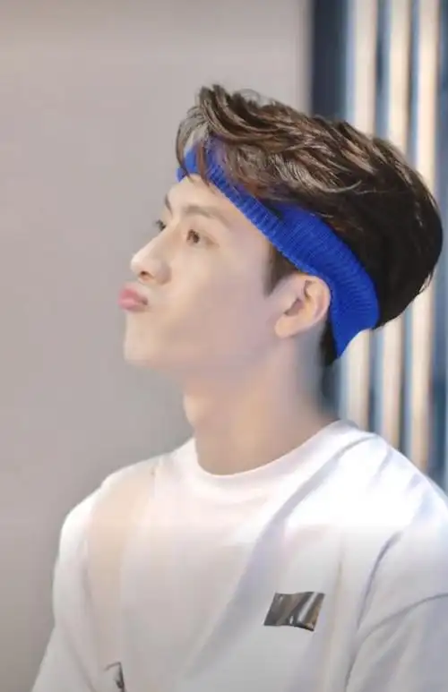 回应: 来跟嘉嘉一起嘴巴嘟嘟嘟嘟嘟～王嘉尔嘟.