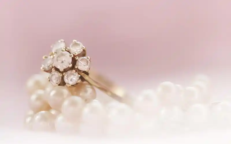 电脑壁纸 摄影 静物写真 珍珠首饰是当今优雅的代名词