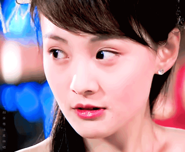 那年的郑爽,眼神清澈,略显青涩,宛如邻家少女,惊艳了众人.