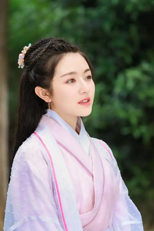 中国内地影视女演员,1999年09月02日(19岁).