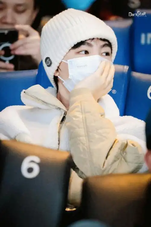 王俊凯 巴黎时装周