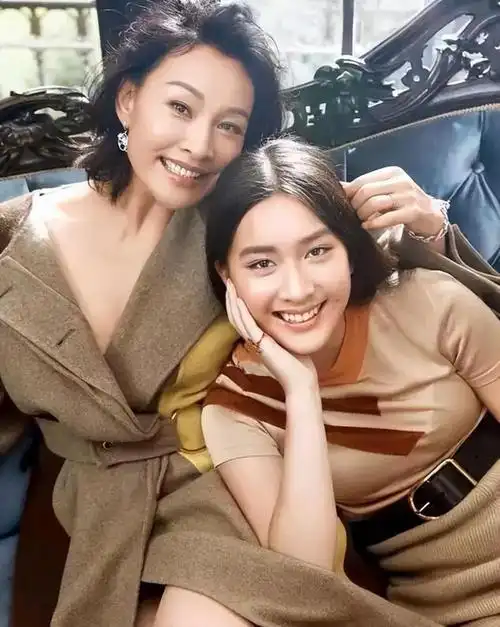 陈冲一家豪宅合影!