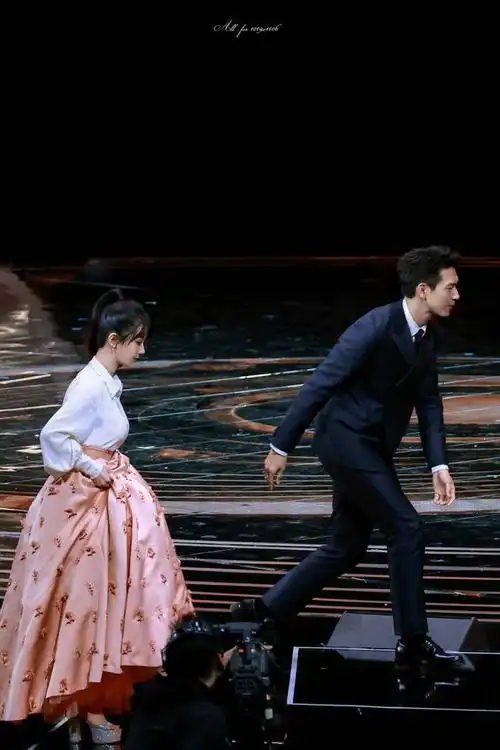 杨紫李现再次合作,双方粉丝争议不断,这瓜怎么这么好吃?