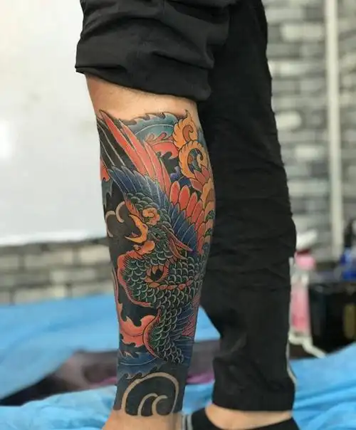 凤凰纹身图片_腿部老传统纹身图案