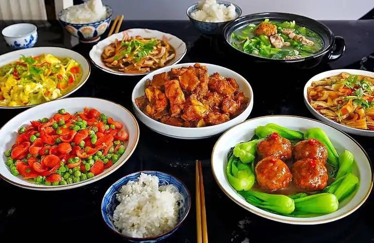 我把侄女做的午餐晒到朋友圈,网友们都夸这孩子有做饭天赋,是个能吃苦